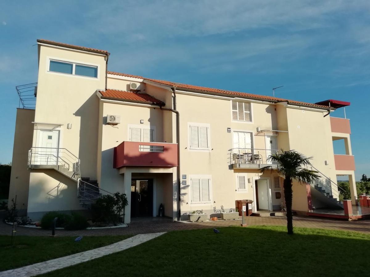Villa „Drei Palmen“ Sveti Filip i Jakov Exterior foto